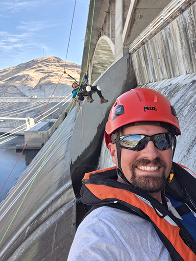 Fredrick poses for a selfie with Jenna.
